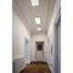 Heller Flur mit LED Panel Velora Eckig Weiß-Matt, modernes Design und angenehme Beleuchtung.