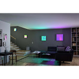 Modernes Wohnzimmer mit LED Panel Velora Rainbow, das farbenfrohe Lichteffekte erzeugt und gemütliche Atmosphäre schafft.