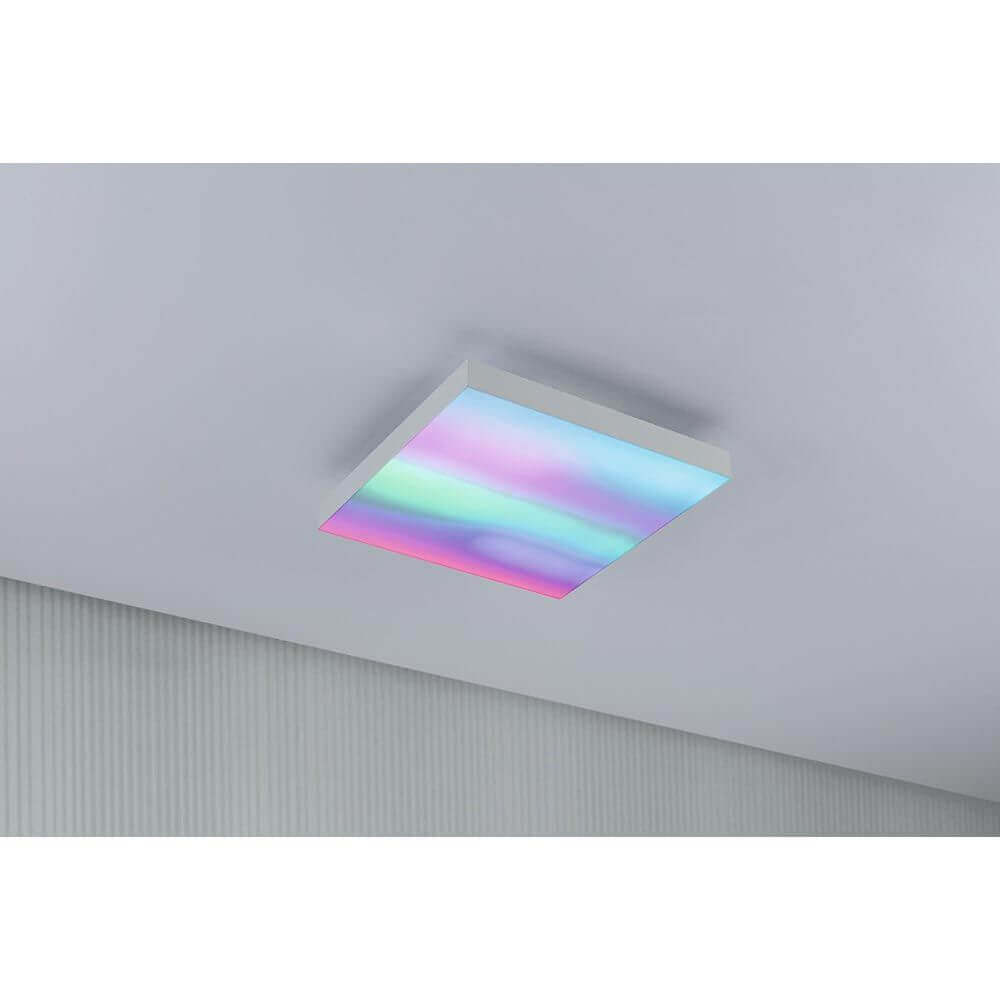 LED Panel Velora Rainbow in Weiß mit dynamischen Farbeffekten, montiert an der Decke.