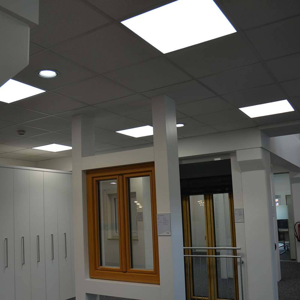 LED Panel rahmenlos 600 Neutralweiß Dimmbar 5100lm Weiß in moderner Büroeinrichtung mit blendfreiem Licht.