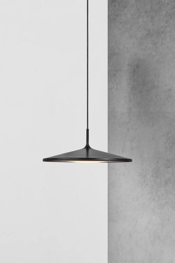 LED Pendelleuchte Balance in modernem Design, ideal für stilvolle Wohnräume.