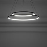 Moderne LED Pendelleuchte Circolo mit zwei Ringen, warmweiße Beleuchtung für stilvolle Innenräume.