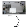 Schwarze LED Schreibtischleuchte FlexBar mit flexiblem Arm und dimmbarer Lichtfarbe auf einem modernen Schreibtisch.