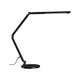 Schwarze LED Schreibtischleuchte FlexBar mit dimmbarer Tunable White-Funktion und flexiblem Arm.