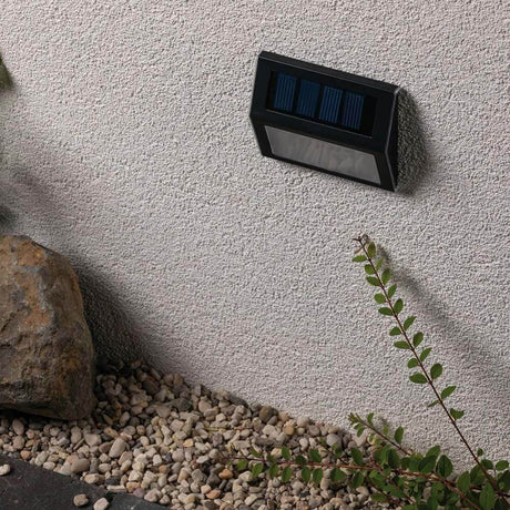 LED Solar step wall & stair light IP44 3000K anthracite installed on a wall, ideal for outdoor use.