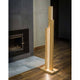 LED Stehlampe Soho Touch-Dimmer 5600lm Eiche-Geölt im modernen Wohnambiente mit Holzboden und Kamin.