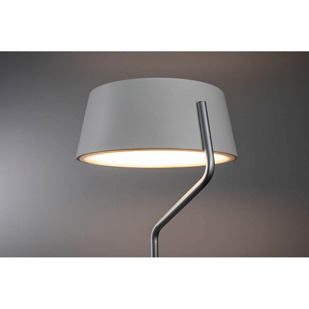 LED Stehleuchte Belaja 22W Weiß/Chrom-Matt mit modernem Design und dimmbarem Licht.