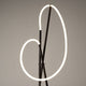 LED Stehleuchte Crochet 3000K mit minimalistischen Design und elegantem Metallgestell