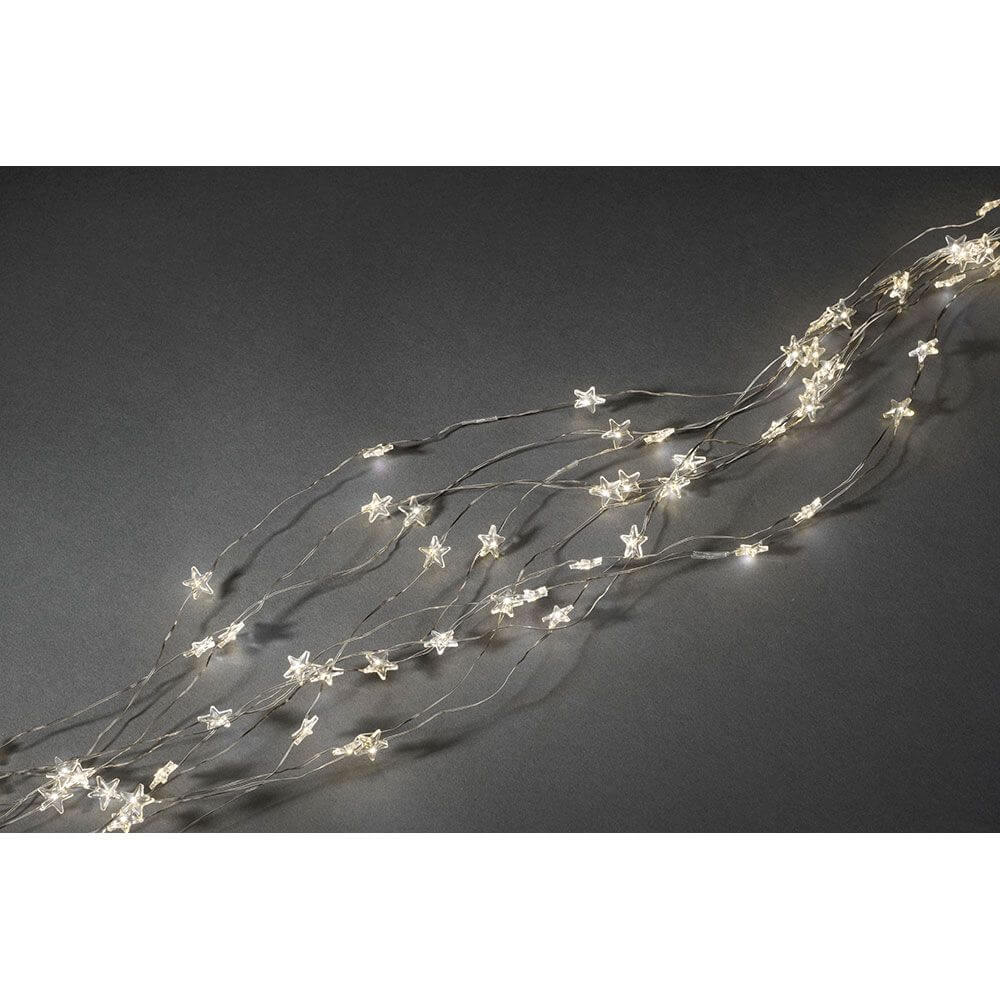 LED Sternenlametta 10 Stränge mit 20 Dioden 200 Warmweiße Dioden auf einem dunklen Hintergrund.