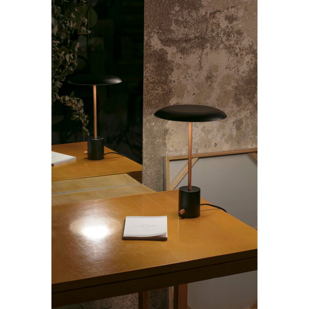 Lampe de table à LED Hoshi noir, cuivre
