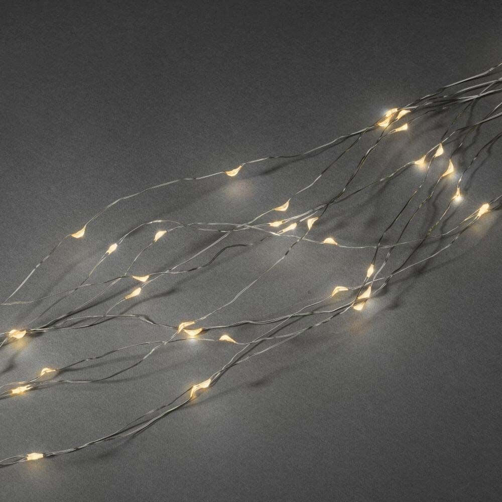 LED Tropfenlametta 10 Stränge mit 9 Dioden 90 bernsteinfarbene Dioden auf silberfarbenen Drähten.