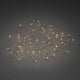 LED Tropfenlichterkette 100 bernsteinfarbene Dioden goldfarbener Draht auf dunklem Hintergrund.