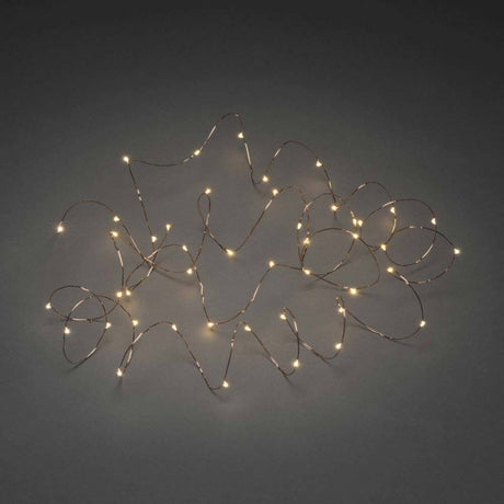 LED Drop fairy lights 50 gule dioder på kobbertråd lyser i mørke.