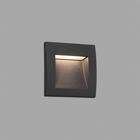 LED veggmontert utelampe SEDNA-1 3000K IP65 mørk grå installert på en vegg