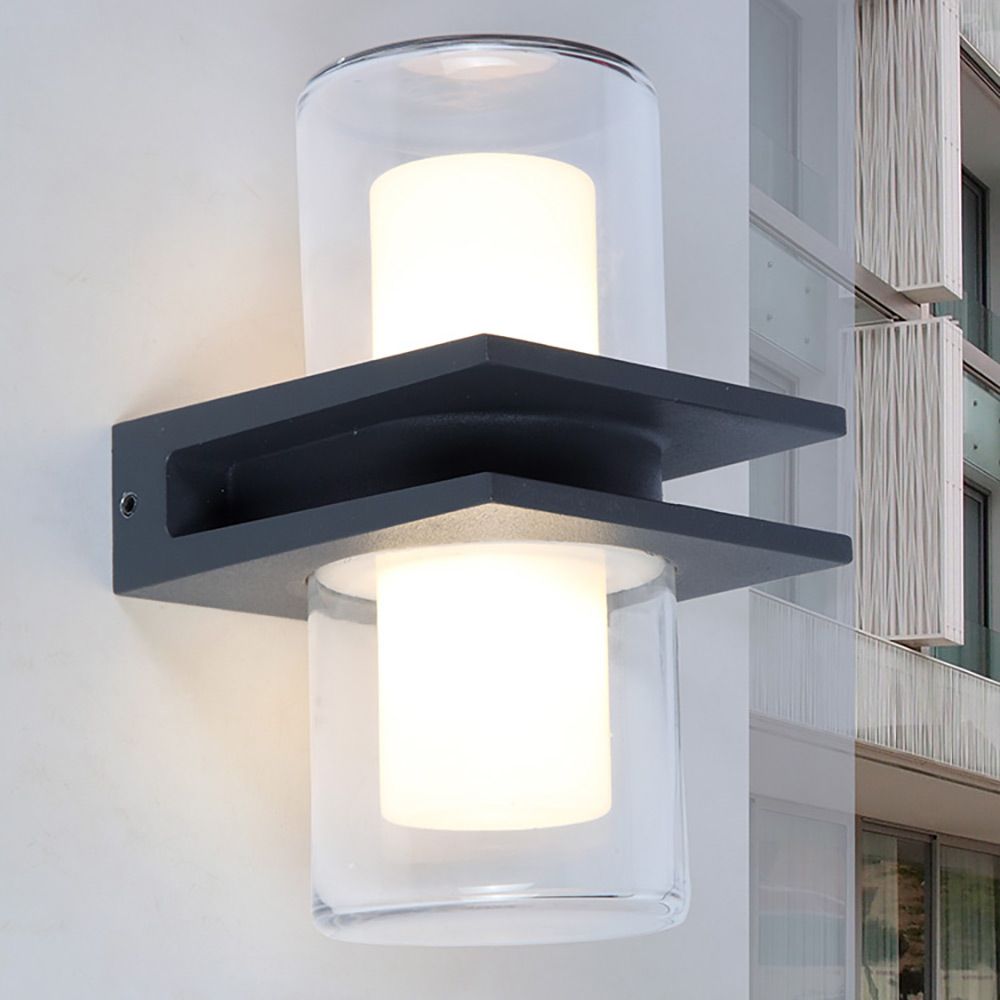 LED Außenwandlampe Tango IP44 in Anthrazit, modernes Design mit klaren Diffusoren für gleichmäßiges Licht.