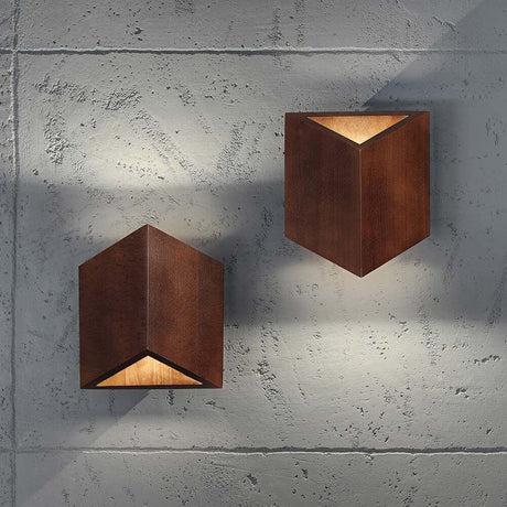 LED Trekant wall light 720lm walnut mounted on the wall, modern triangular shape with warm light.