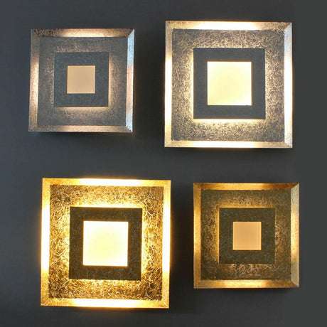 LED Applique Window S couleur argent en forme carrée avec éclairage indirect.