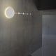 LED Wandleuchte HAN Schwarz Garderobenhaken an einer Betonwand montiert mit warmem Licht.
