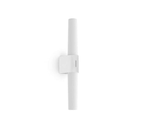 LED Wandleuchte Helva Double Basic IP44 in minimalistischer Ausführung, geeignet für feuchte Bedingungen.