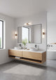 LED Wandleuchte Helva Double Basic IP44 in modernem Badezimmer mit Doppelwaschtisch.