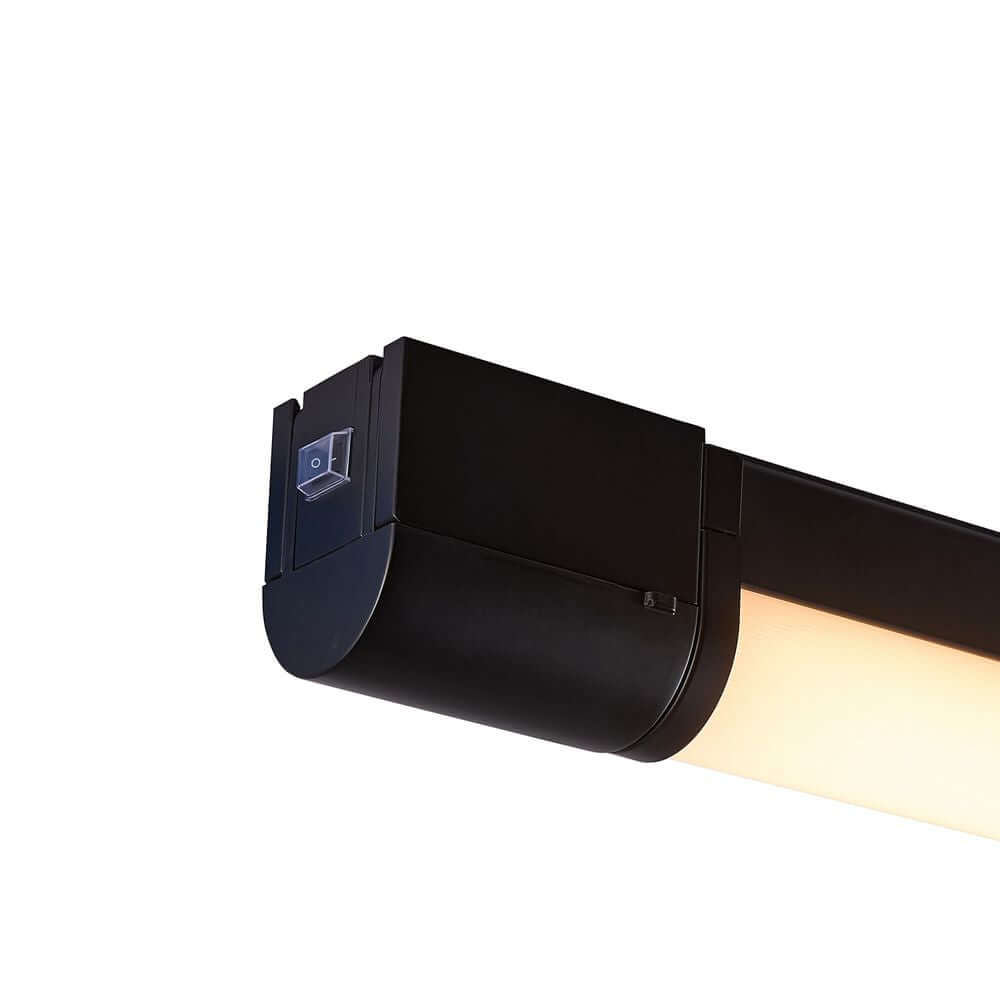 LED Wandleuchte Malaika 49 IP44 mit integrierter Steckdose für Haartrockner und Rasierer.