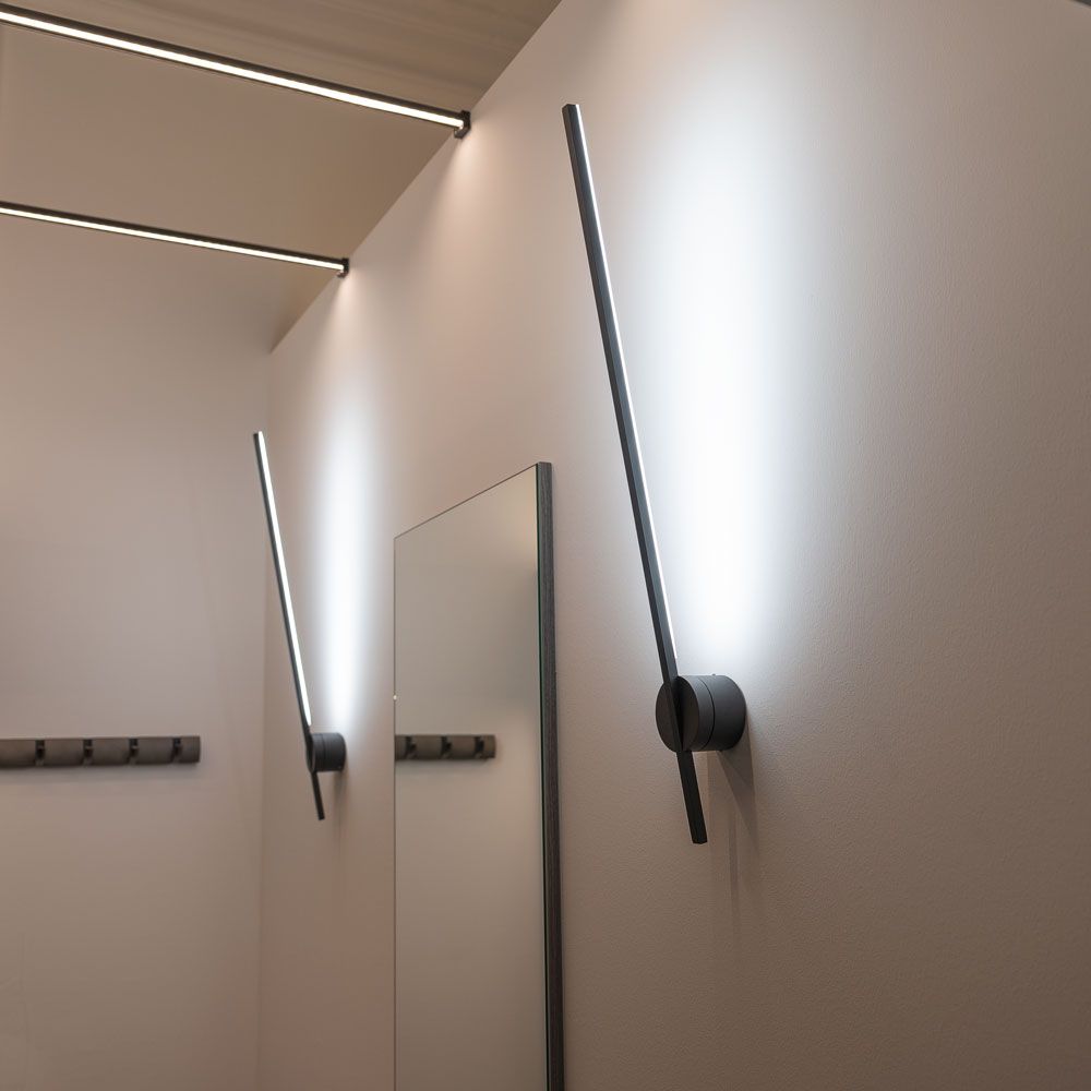 Moderne LED Wandleuchte Shanghai in Schwarz mit gerader Abstrahlung, ideal für zeitgemäße Innenräume.