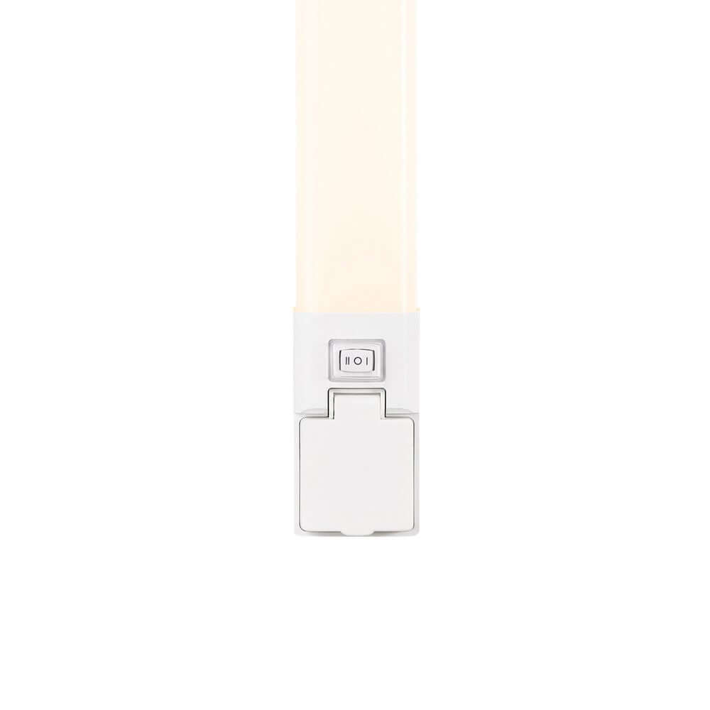 LED Wandleuchte Sjaver IP44 mit einstellbarer Farbtemperatur und Steckdose