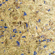 Lampenschirm aus Heu und Holz - Detailansicht von Heu mit blauen Akzenten.
