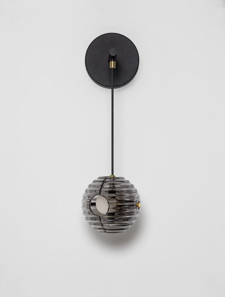 Alt Tag: Las LED Wandleuchte 3000K Schwarz, Gold – elegante Metall- und getönte Glas-Wandleuchte 52x14 cm für Wohn- und Schlafzimmer
