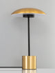 Lash LED Tischleuchte 3000K in modernem Goldton mit schlanker Silhouette und hochwertigem Design.
