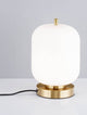 Moderne Tischleuchte Lato von Nova Luce mit goldener Basis und opalem Glas, ideal für gemütliche Raumatmosphäre.