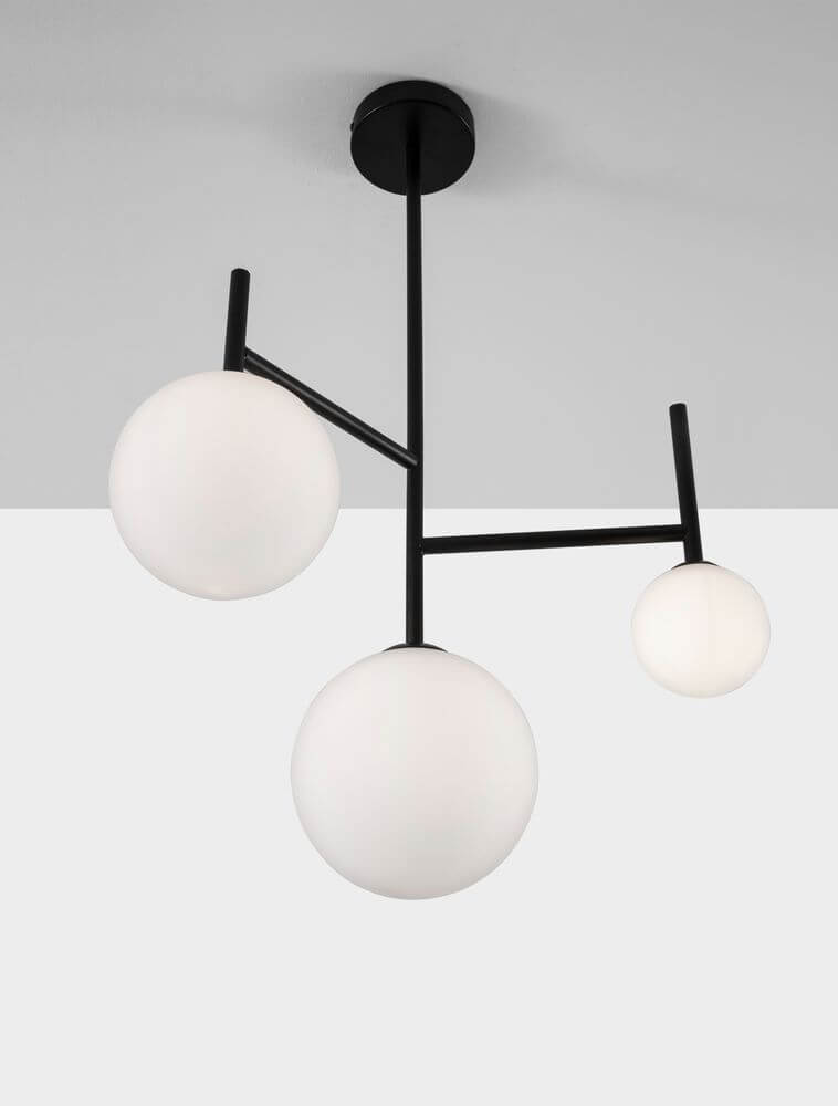 Licato Pendelleuchte 3-flammig Ø 49cm Schwarz, Weiß - moderne Eleganz mit mattschwarzem Aluminium und opalem Glas.
