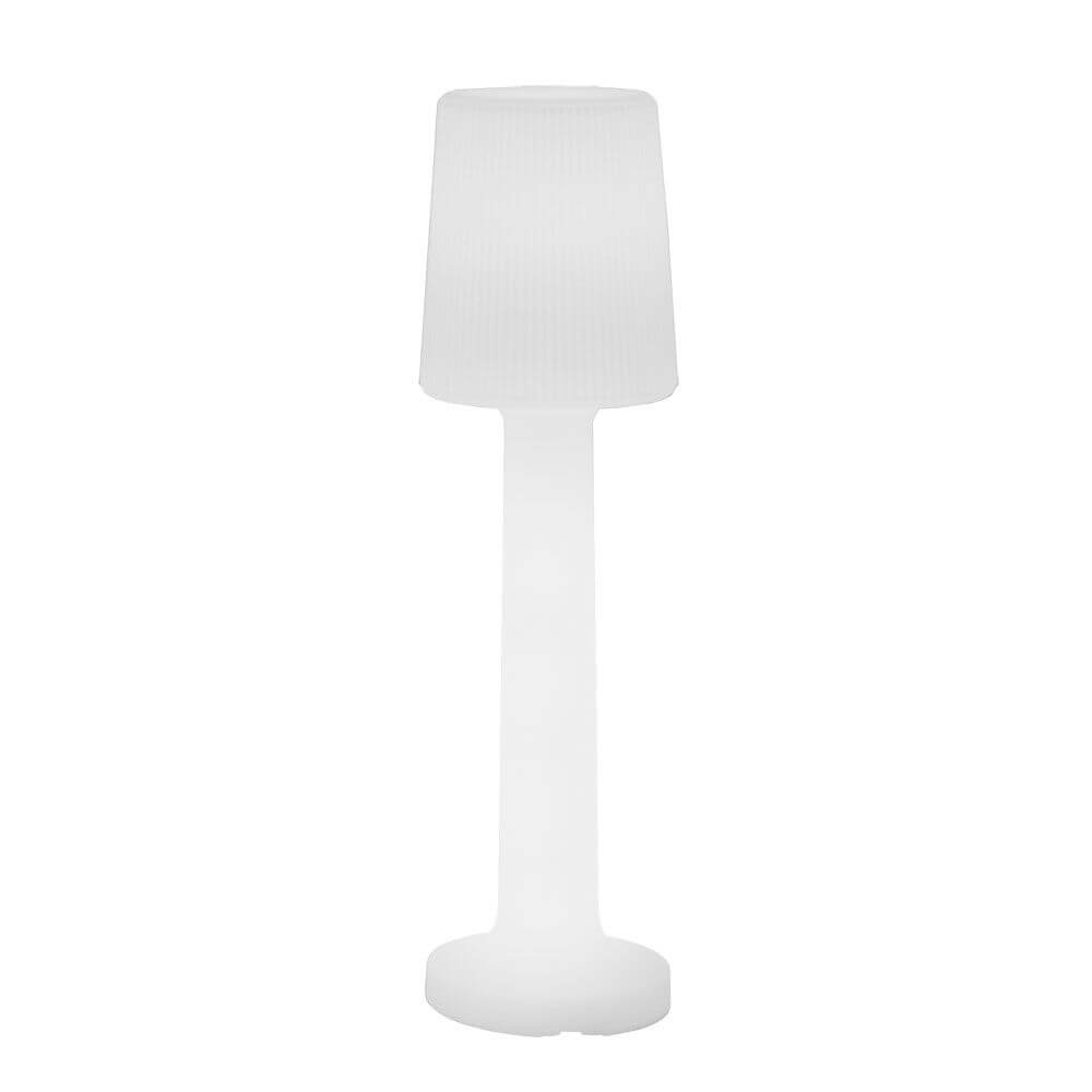 Außen-Stehleuchte Carmen in elegantem Design, ideal für Innen- und Außenbereiche.