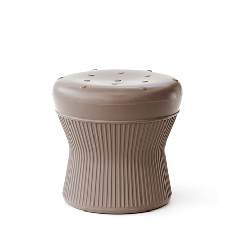 Pufe Corfu luminosa LED com bateria e telecomando na cor castanha, ideal para jardim e terraço.