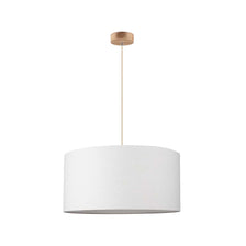 Suspension Asseto en chêne huilé, beige, naturel, suspendue au-dessus d'une table à manger, design d'éclairage moderne et élégant.