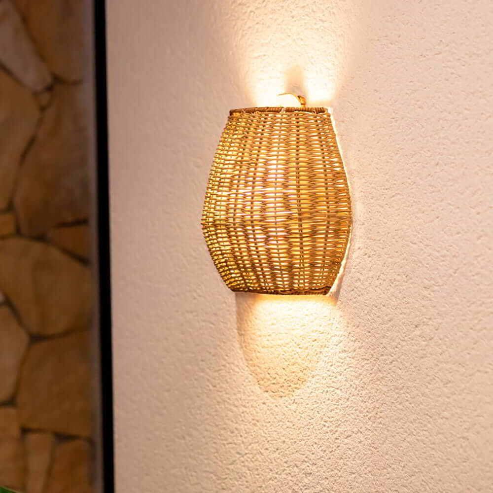 Saona Boho-Style LED Wand-Akkuleuchte aus Rattan IP54