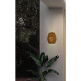 Saona Boho-Style LED Wandleuchte aus Rattan, gemütliche Beleuchtung für Außen- und Innenbereiche.