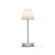 Akku LED-Tischleuchte Lola in modernem Design mit weißem Lampenschirm und silberner Basis, ideal für Innen- und Außenbereich.