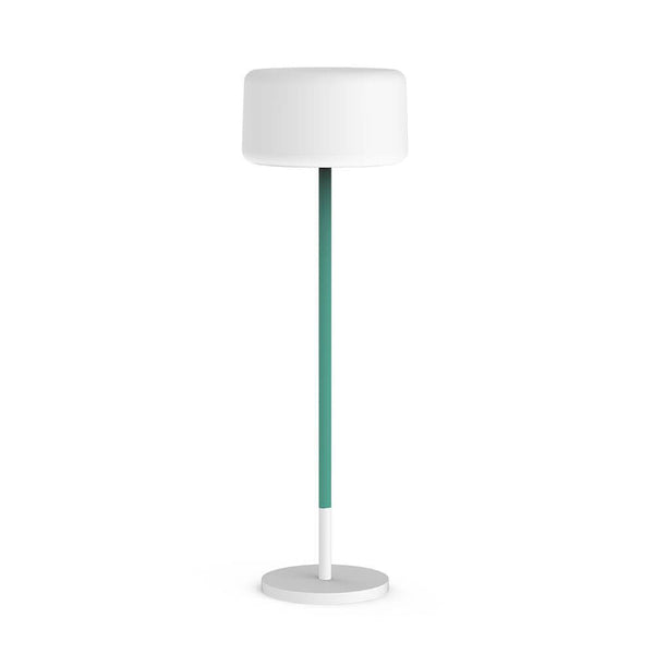 Verstellbare Stehleuchte Chloe mit Erdspieß in modernem Design, ideal für Dekoration und Beleuchtung.