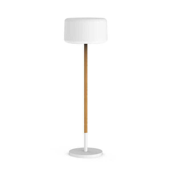 Verstellbare Stehleuchte Chloe mit Erdspieß in modernem Design, ideal für Wohnzimmer und Gastronomie.