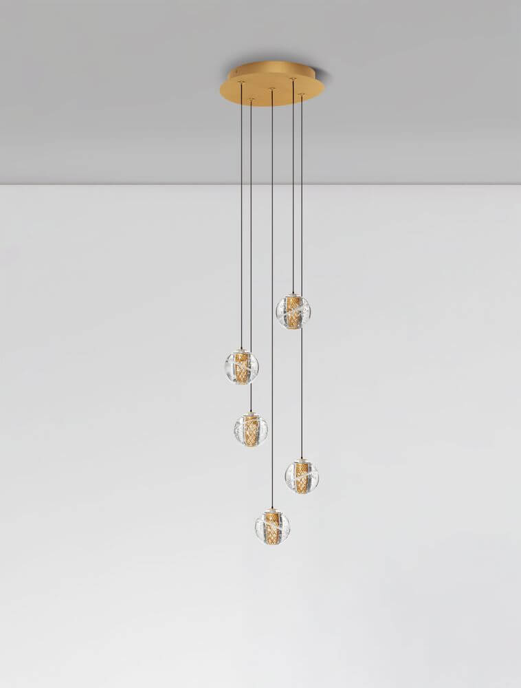 Licio LED Pendelleuchte 5-flammig Ø 31cm 3000K Gold – goldene Hängeleuchte mit fünf gläsernen Kugeln, elegantes Aluminiumgestell, warmes 3000K Licht