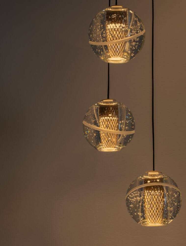 Alt Tag: Licio LED Pendelleuchte 5-flammig Ø 31cm 3000K Gold - dreiflammige goldene Hängeleuchte mit klarem Acryl und warmem Licht