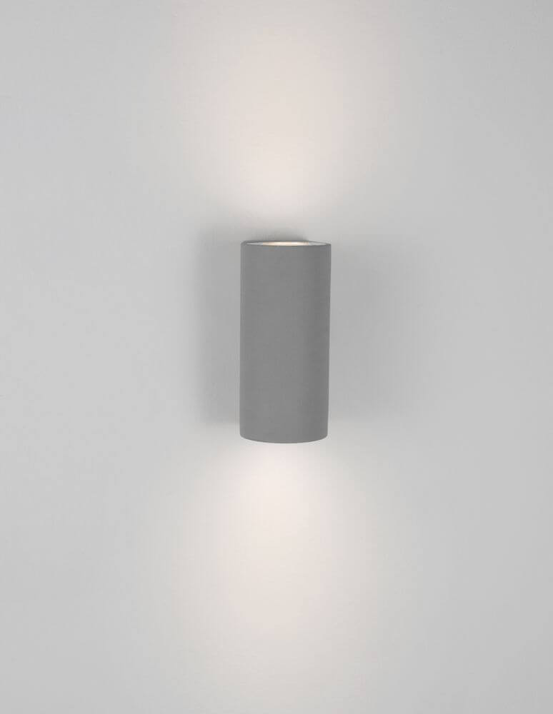 Lido Außenwandleuchte H 18cm GU10 Up & Down IP65 mit minimalistischem Design in grau und schöner Lichtverteilung.