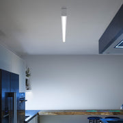 Box SB LED-Deckenleuchte Mini in moderner Küche mit eleganter Beleuchtung.