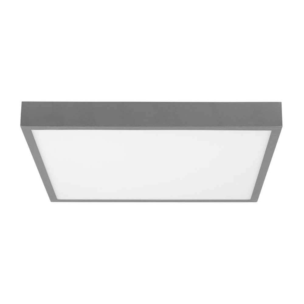 Box SQ LED-Deckenleuchte XL mit sandgestrahltem Diffusor und verchromtem Metallkörper.