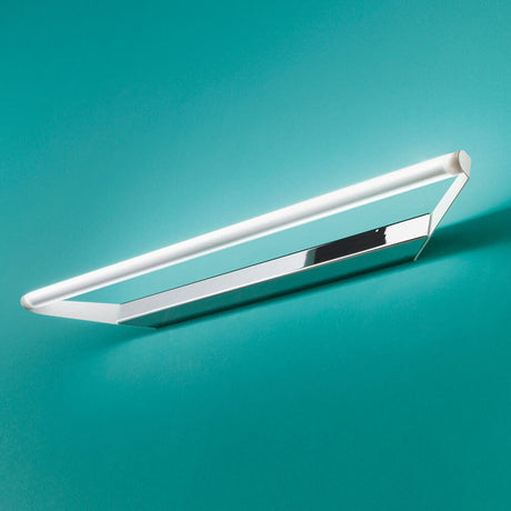 Circular LED-Wandleuchte Large an einer Wand in elegantem Design mit zylinderförmigem Diffusor.