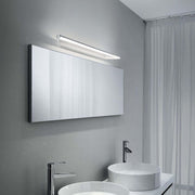 Circular LED-Wandleuchte Medium über einem Badezimmer Spiegel für stilvolle Beleuchtung.