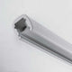 Nahaufnahme der Straight P1 LED-Pendelleuchte Large in modernem Design.