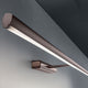 Kompakte Straight W LED-Wandleuchte in Braun, modernes Design für stilvolle Raumbeleuchtung.
