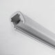 Nahaufnahme der Straight W LED-Wandleuchte Small, strapazierfähiges Design in Weiß für moderne Innenräume.